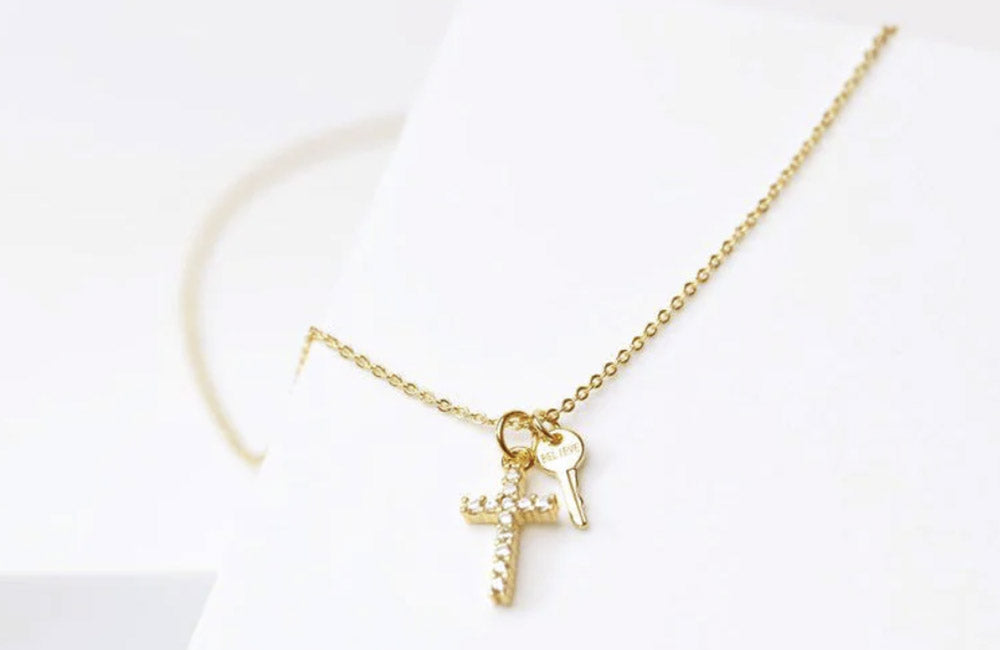 GivingKeys_Miniclef_dore_croixstrass1