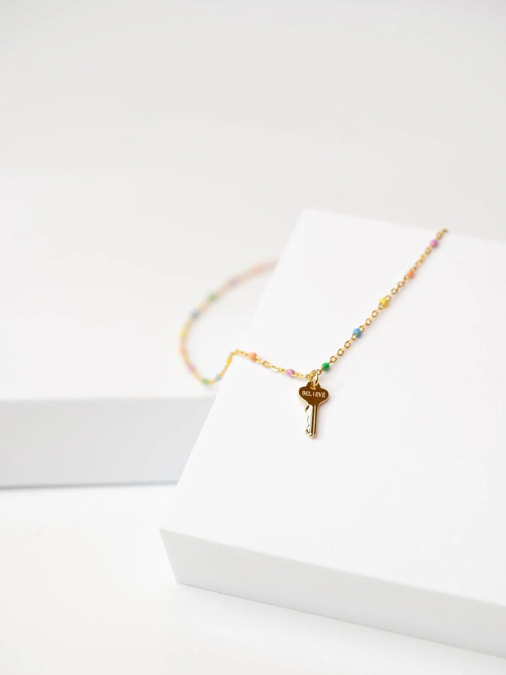 Giving keys – Collier Mini Clef Perlé Rainbow